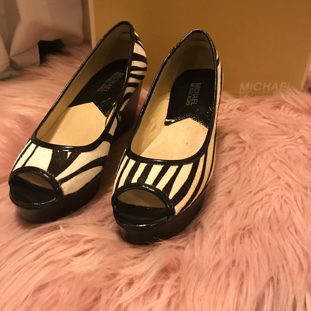 Michael Kors Zebra Wedges . Size 6